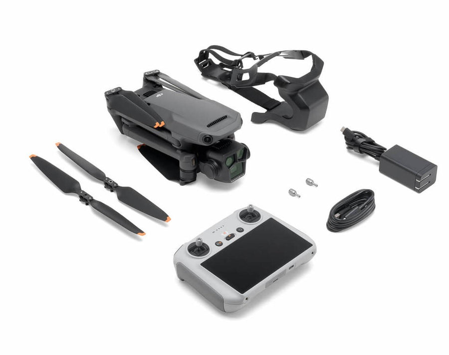 DJI Mavic 3 Pro with DJI RC Triple-Camera — Seminovo