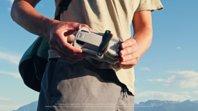 DJI Mini 4 Pro Fly More Vlogger Combo Drone with — Seminovo