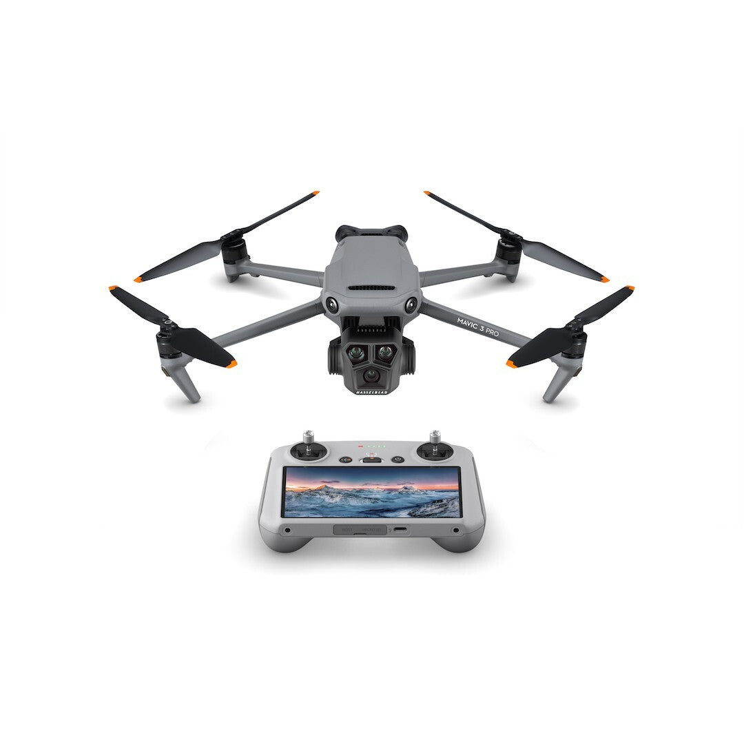 DJI Mavic 3 Pro with DJI RC Triple-Camera — Seminovo